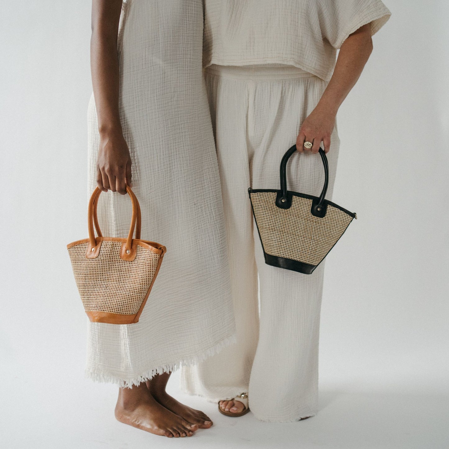 POKOLOKO Mata Handled Crossbody Leather Bag with Cane Accent #color_caramel