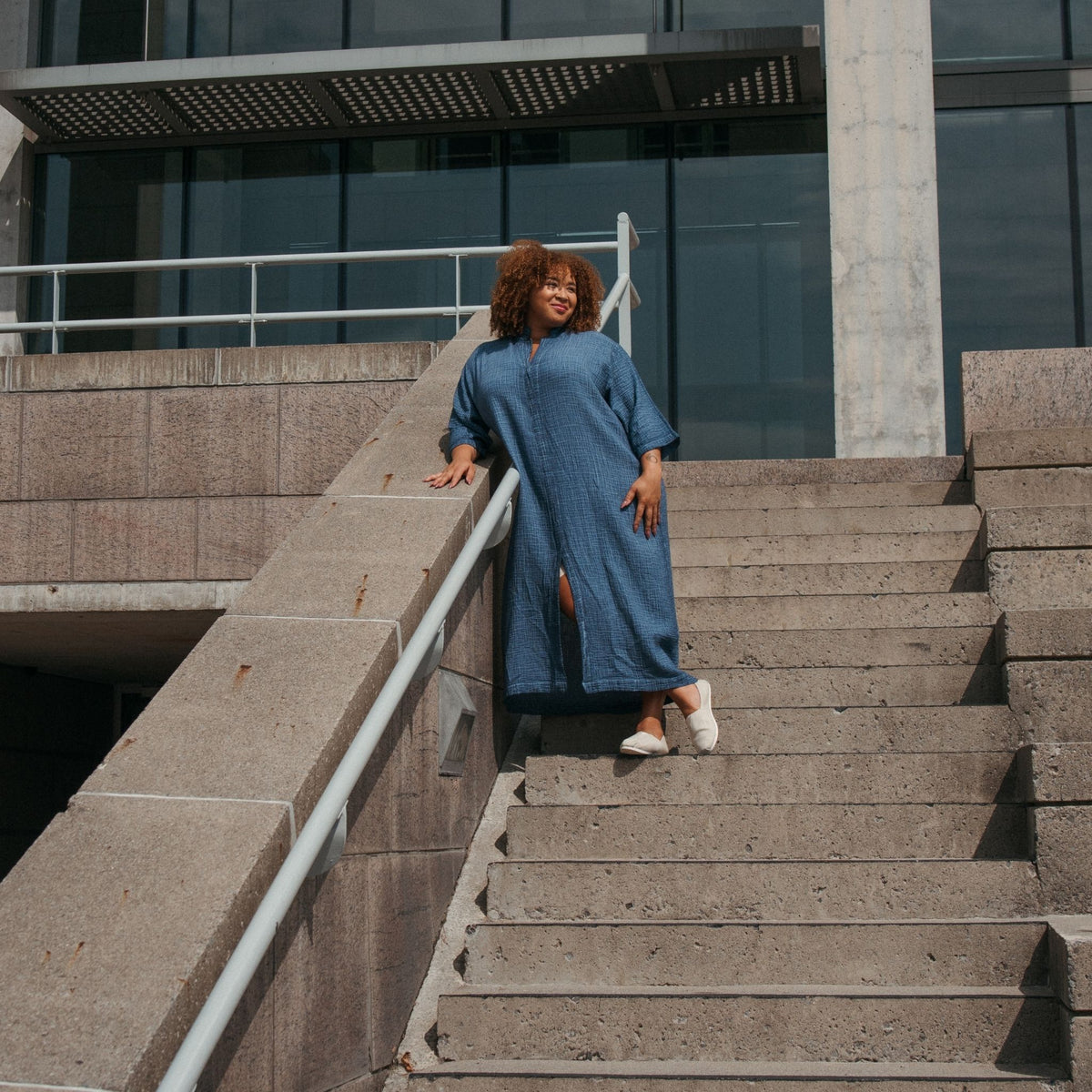 POKOLOKO Crinkle Shirt Dress Plus #color_crinkle-denim