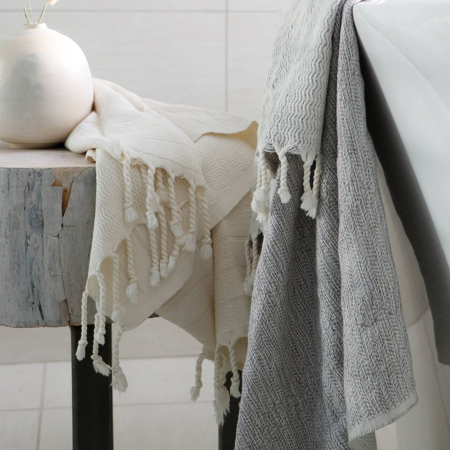 POKOLOKO Striped Bamboo Towel #color_cream-striped-bamboo