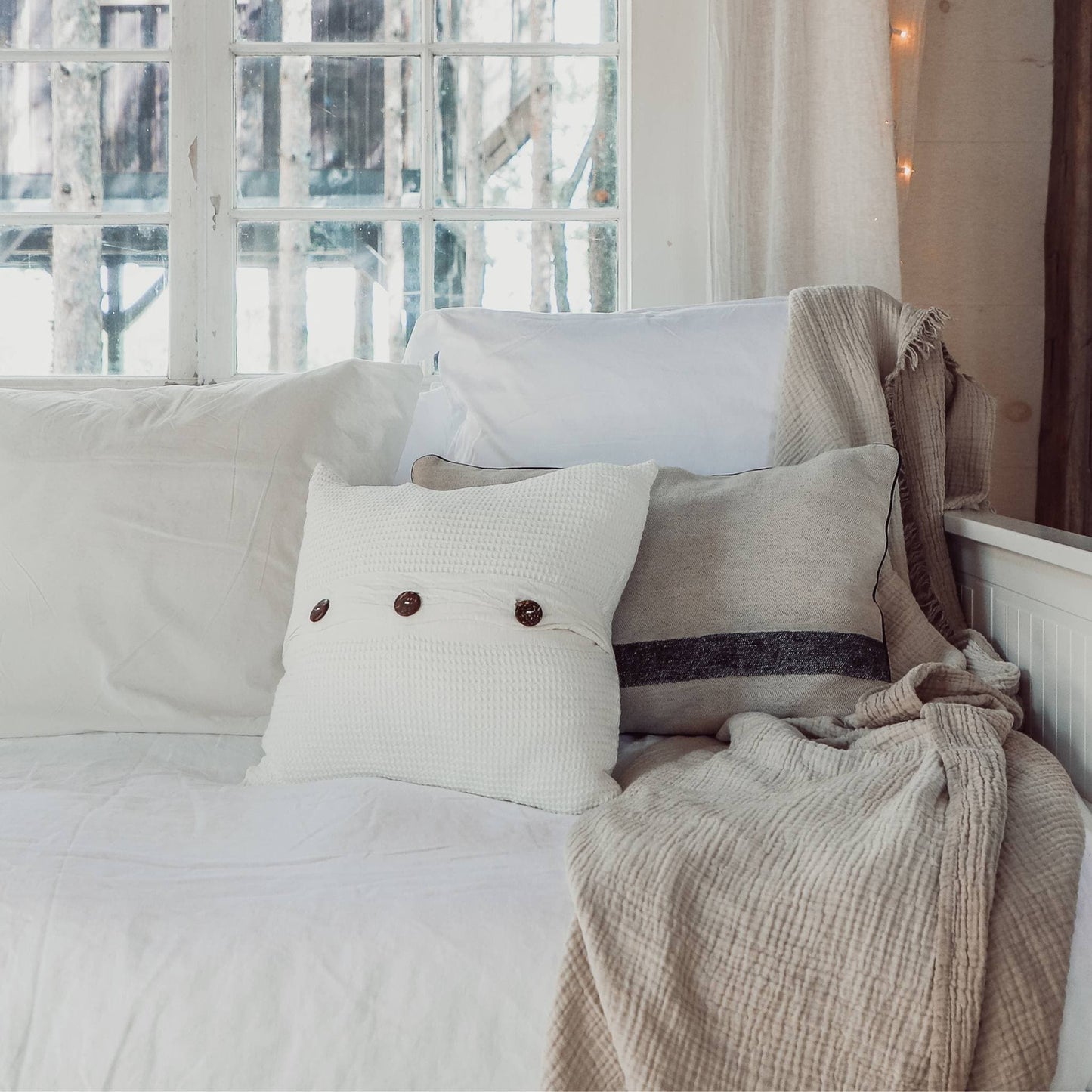 POKOLOKO Wave Pillow #color_lily-white-pillow