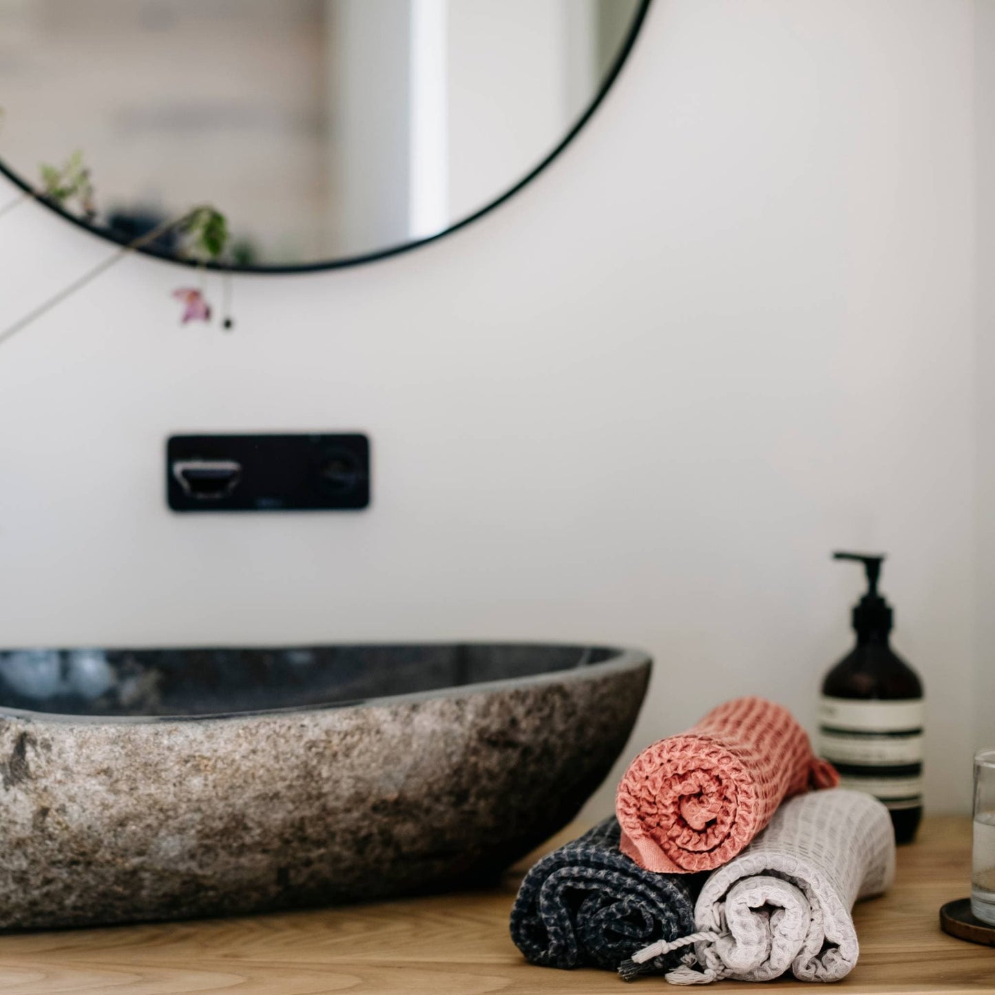 POKOLOKO Stonewashed Waffle Hand Towel #color_stonewashed-terra