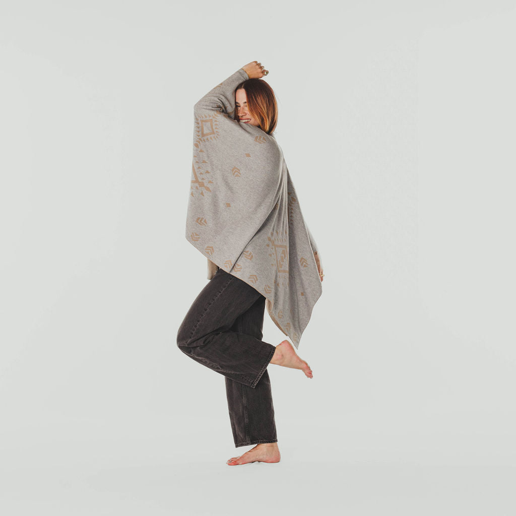 POKOLOKO Hayden Ruana #color_grey-beige