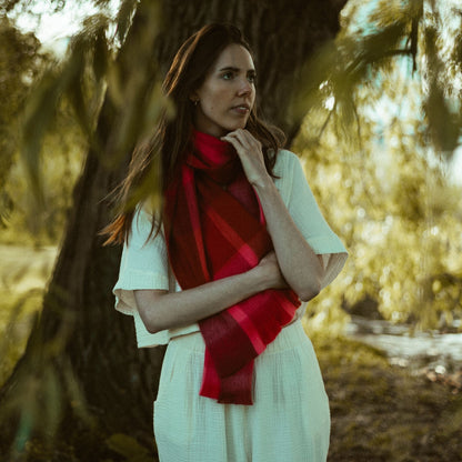 POKOLOKO Alpaca Seamless Plaid Scarf #color_sangria-plaid