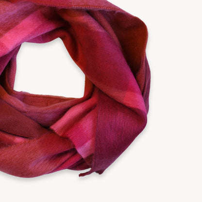 POKOLOKO Alpaca Seamless Plaid Scarf #color_sangria-plaid