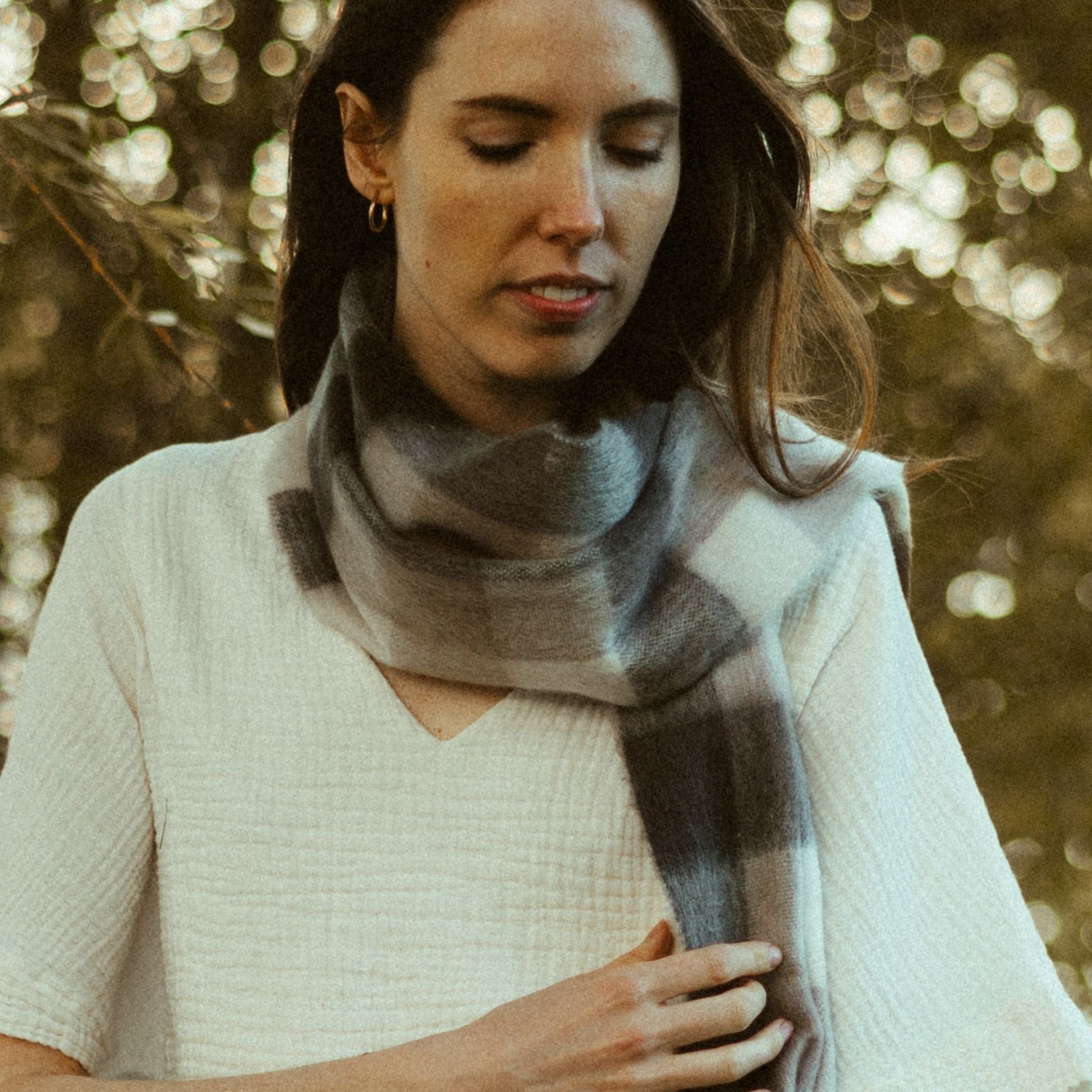 POKOLOKO Alpaca Seamless Check Scarf #color_walnut-check