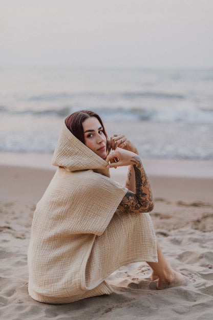 POKOLOKO Shoreline Poncho #color_sand