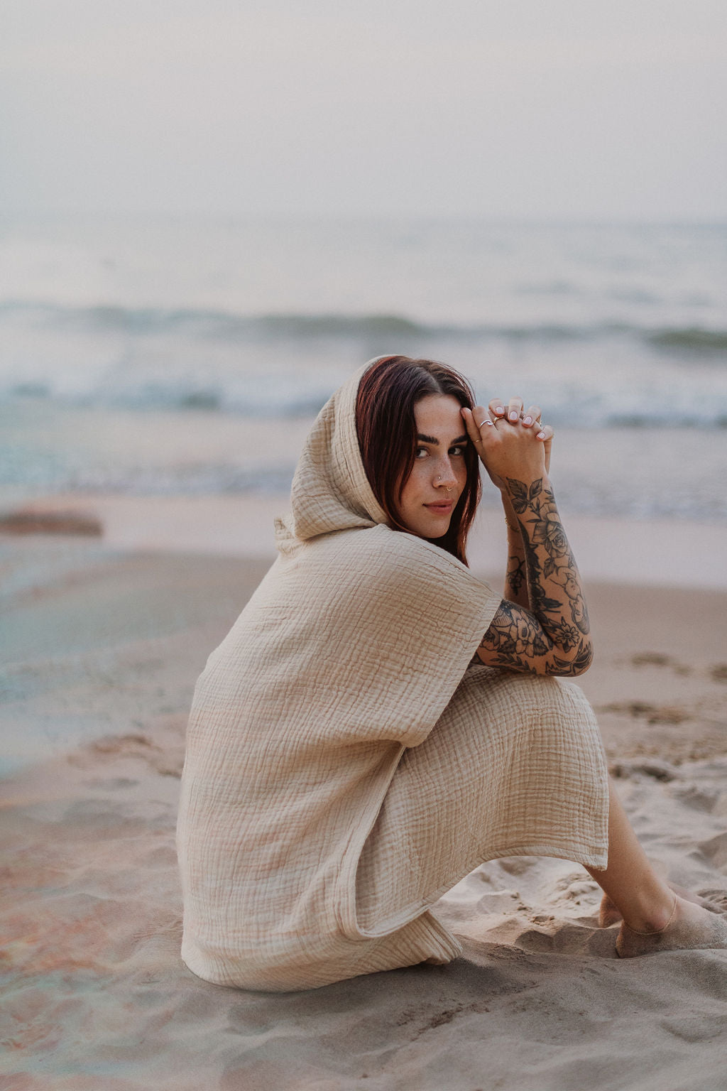 POKOLOKO Shoreline Poncho #color_sand
