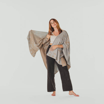 POKOLOKO Hayden Ruana #color_grey-beige