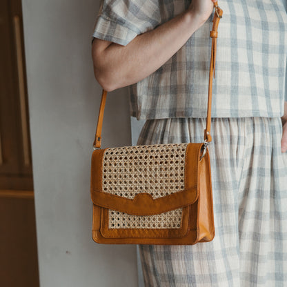 POKOLOKO Leather Bag with Cane Accent - Rectangle #color_caramel-leather