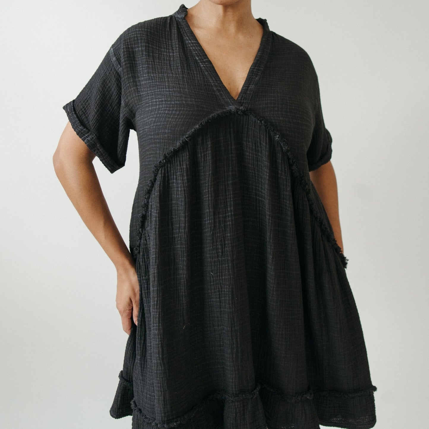 POKOLOKO Crinkle Ruffled V Dress #color_crinkle-black