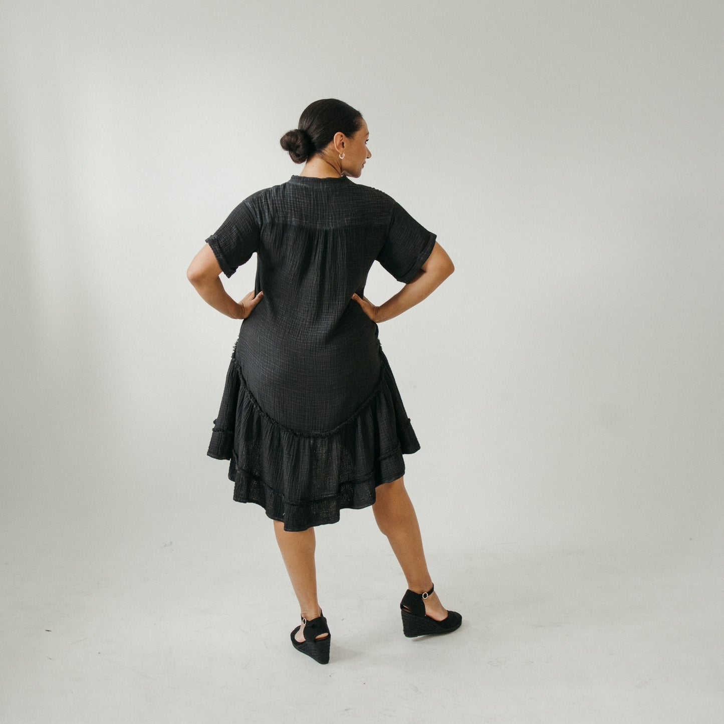 POKOLOKO Crinkle Ruffled V Dress #color_crinkle-black