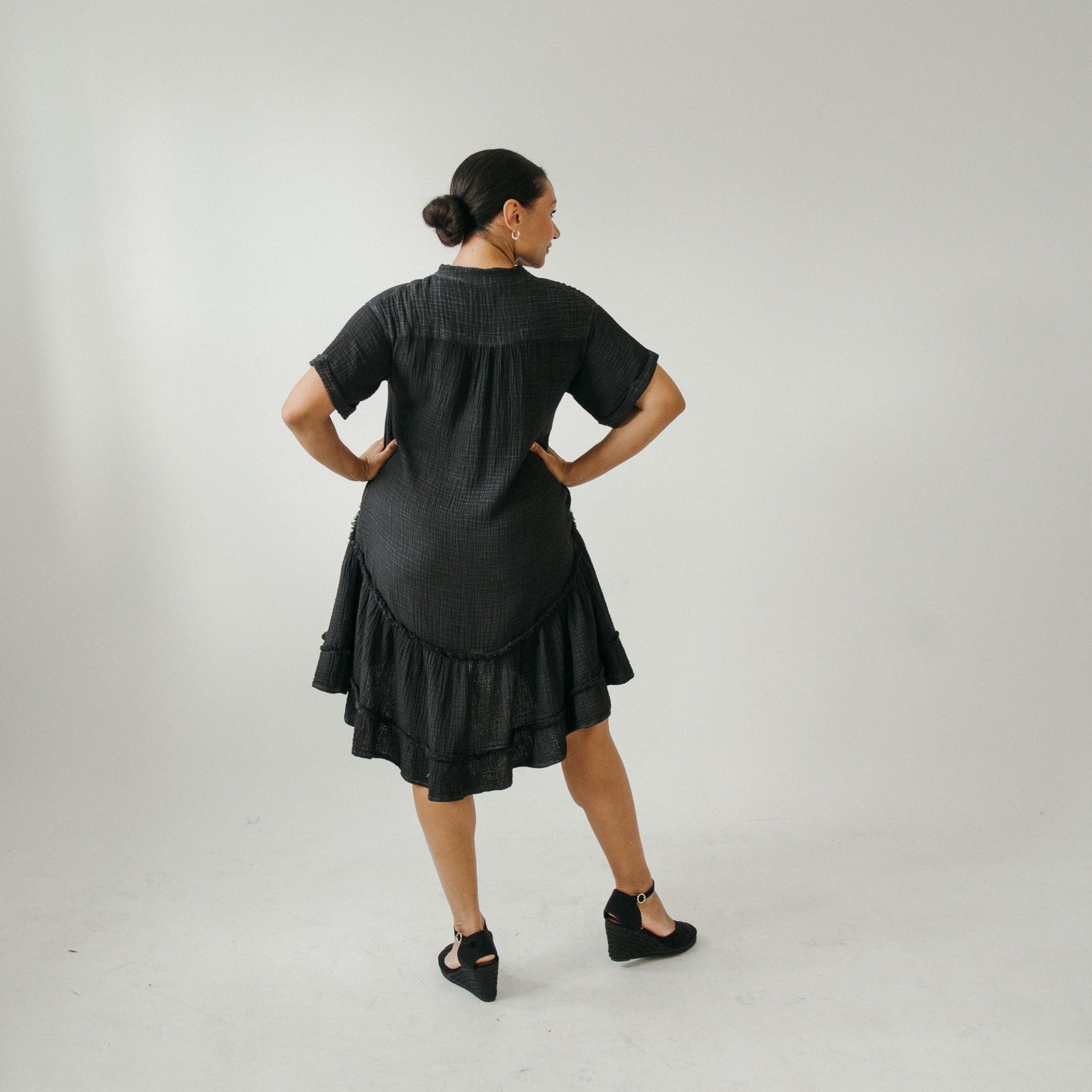 POKOLOKO Crinkle Ruffled V Dress #color_crinkle-black