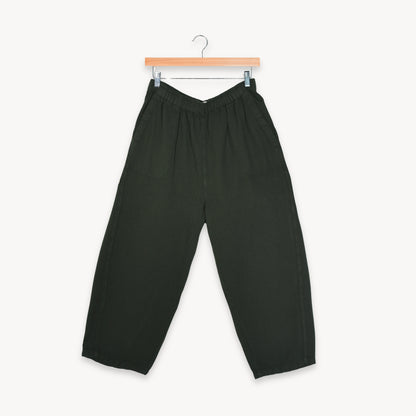 POKOLOKO Loft Cotton Crop Barrel Pants #color_loft-forest