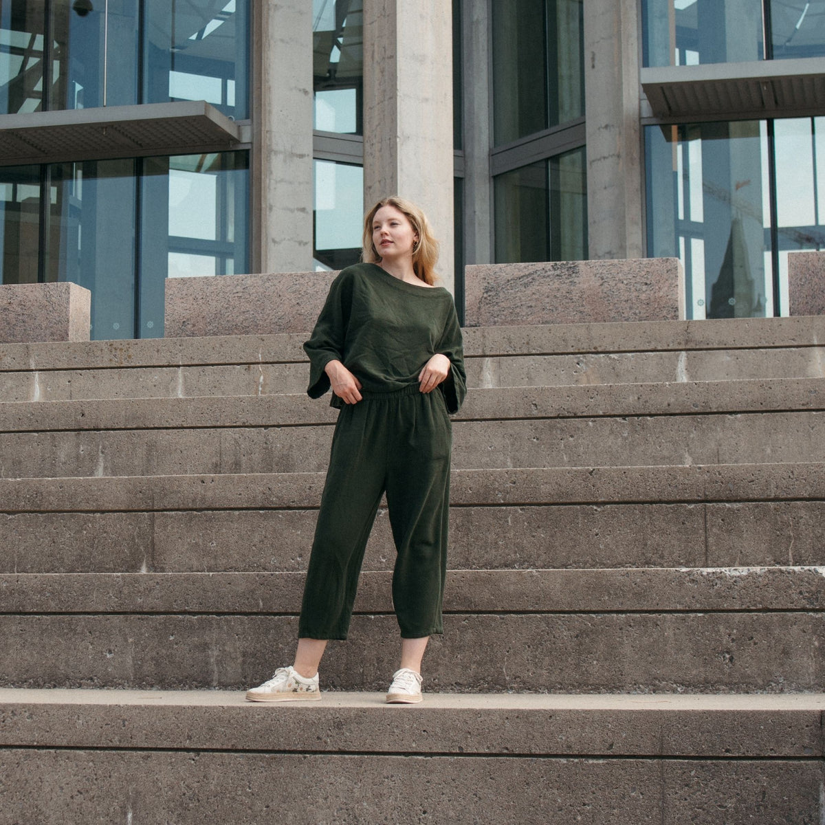 POKOLOKO Loft Cotton Crop Barrel Pants #color_loft-forest