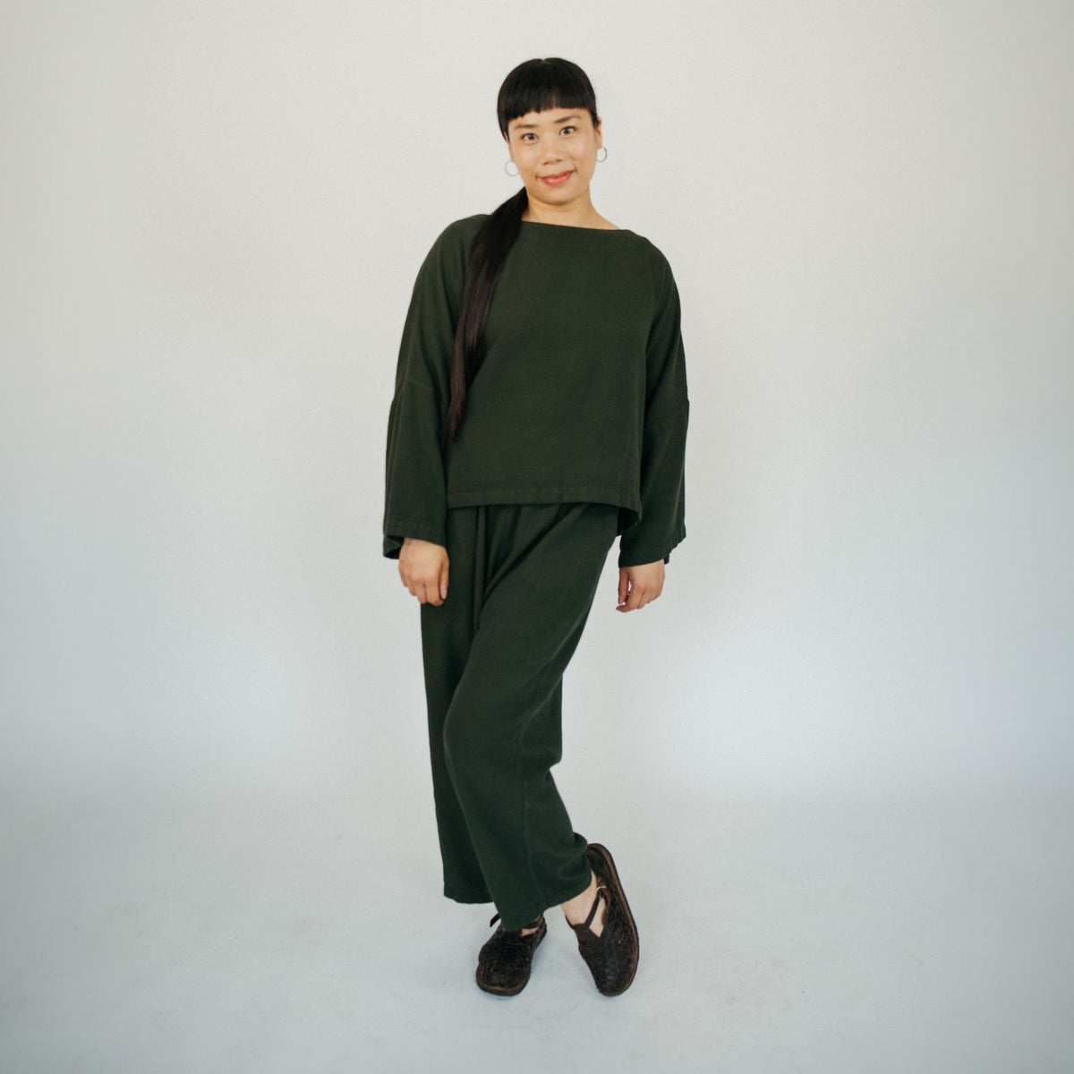 POKOLOKO Loft Cotton Crop Barrel Pants #color_loft-forest
