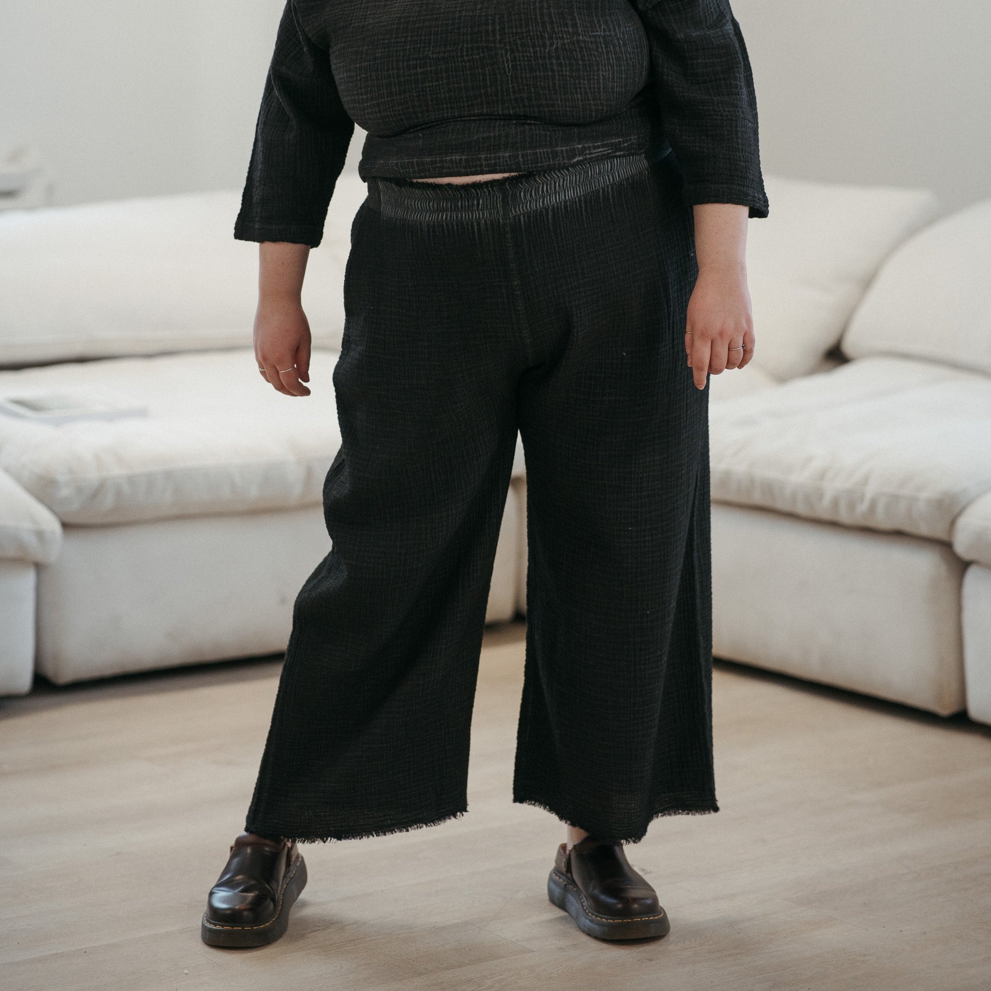 POKOLOKO Crinkle Drawstring Palazzo Pants Plus #color_crinkle-black