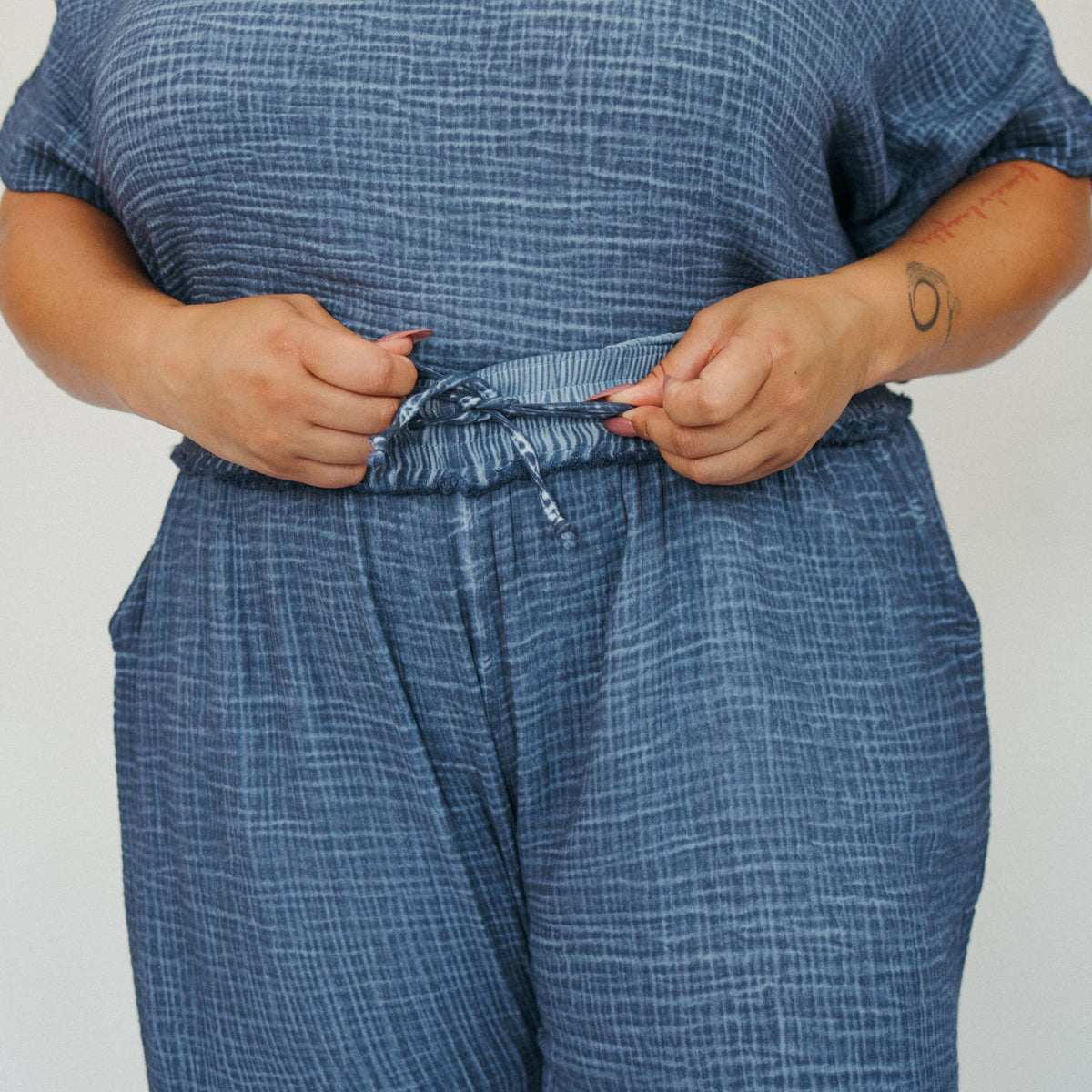 POKOLOKO Crinkle Drawstring Palazzo Pants Plus #color_crinkle-denim