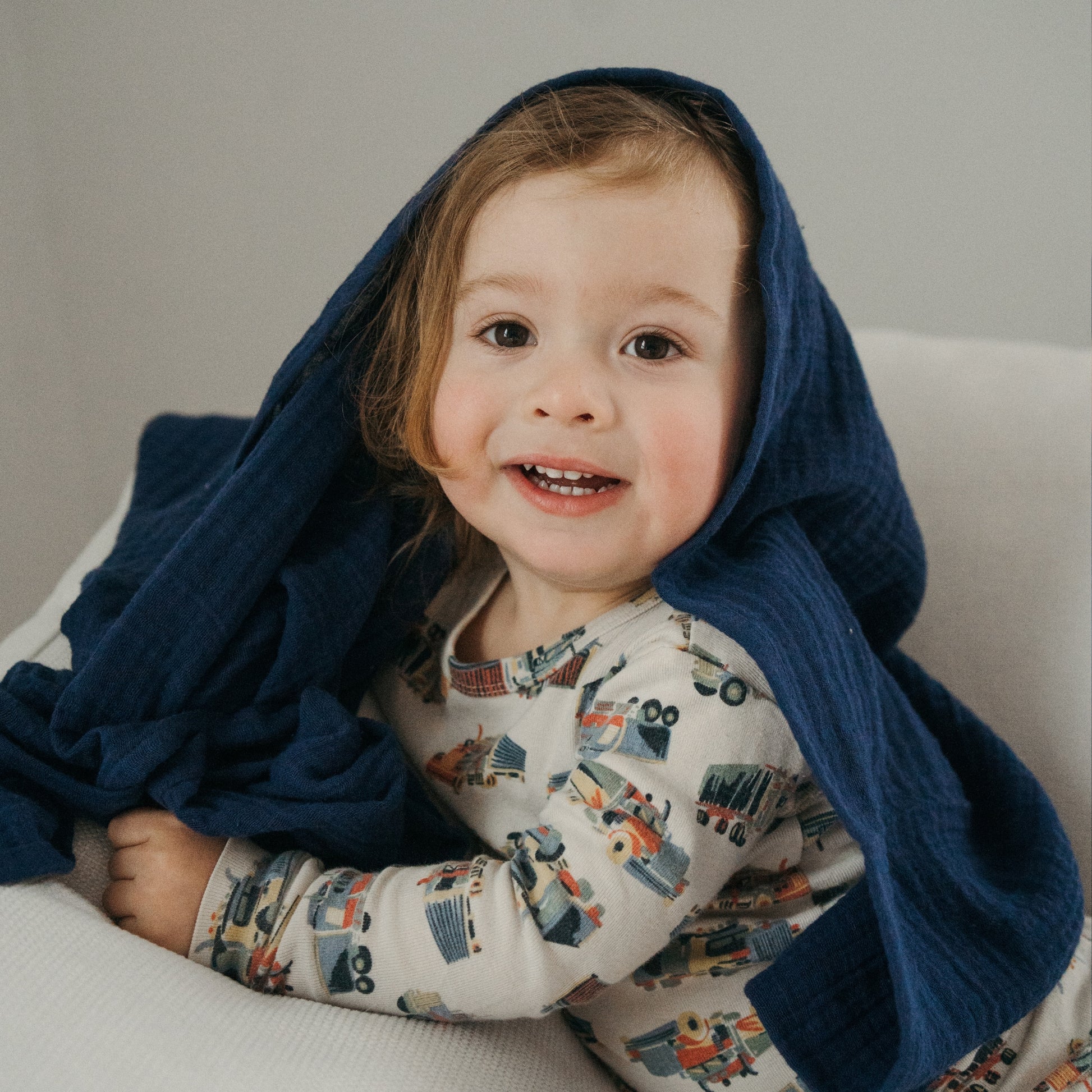 POKOLOKO Solid Muslin Baby Blanket #color_solid-denim