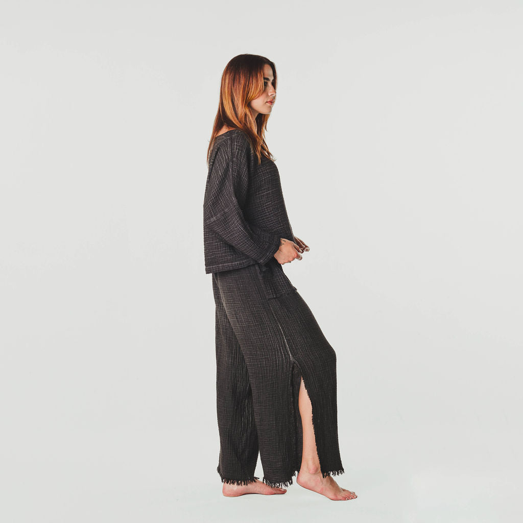 POKOLOKO Crinkle Long Sleeve Boat Top #color_crinkle-black