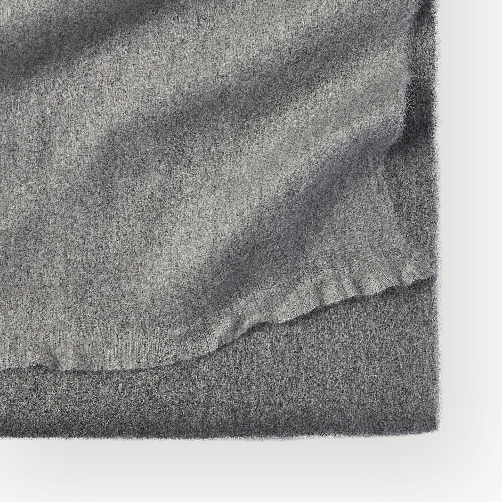 POKOLOKO Alpaca Seamless Ombre Scarf #color_grayscale