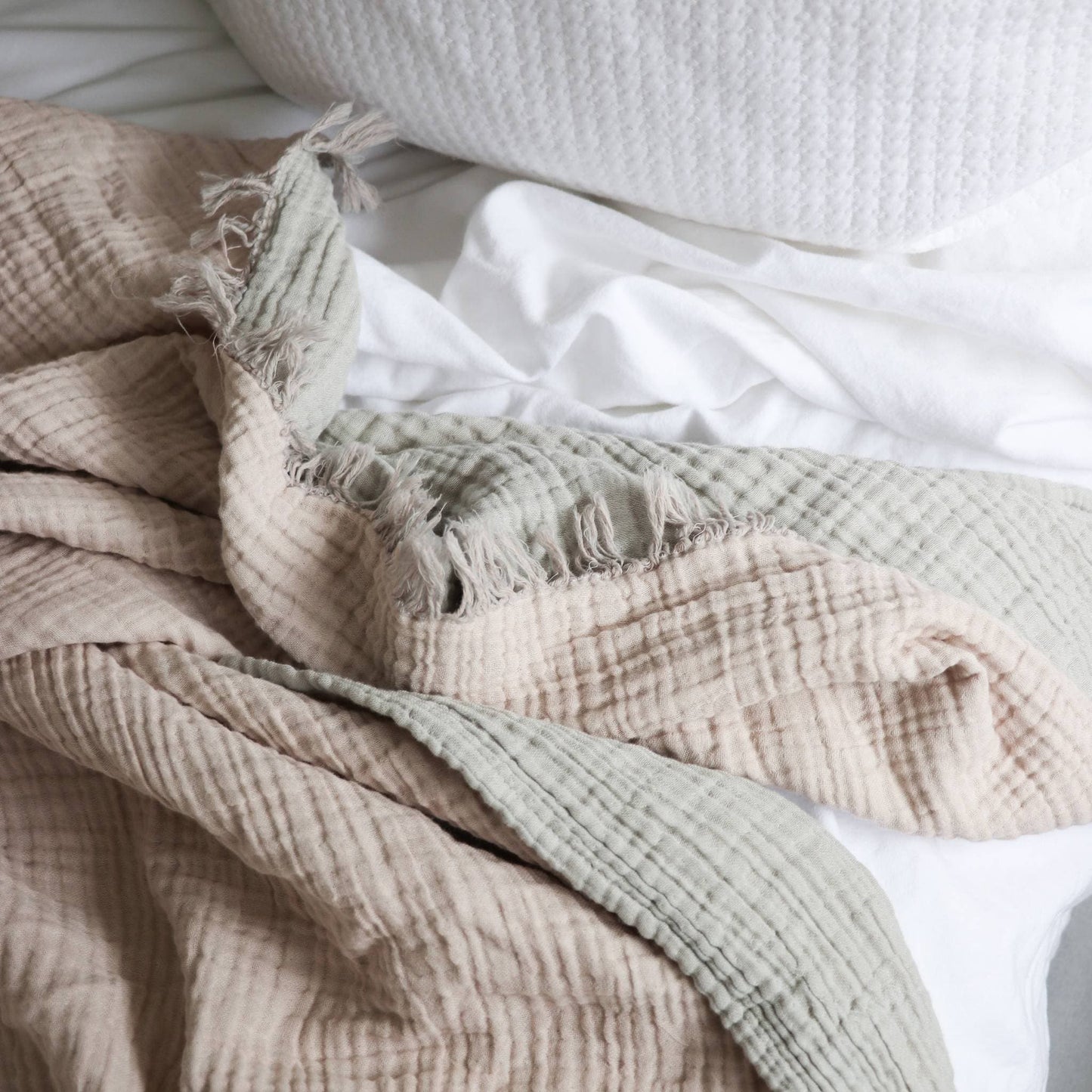 POKOLOKO Crinkle Bed Covers #color_grey-pink-crinkle