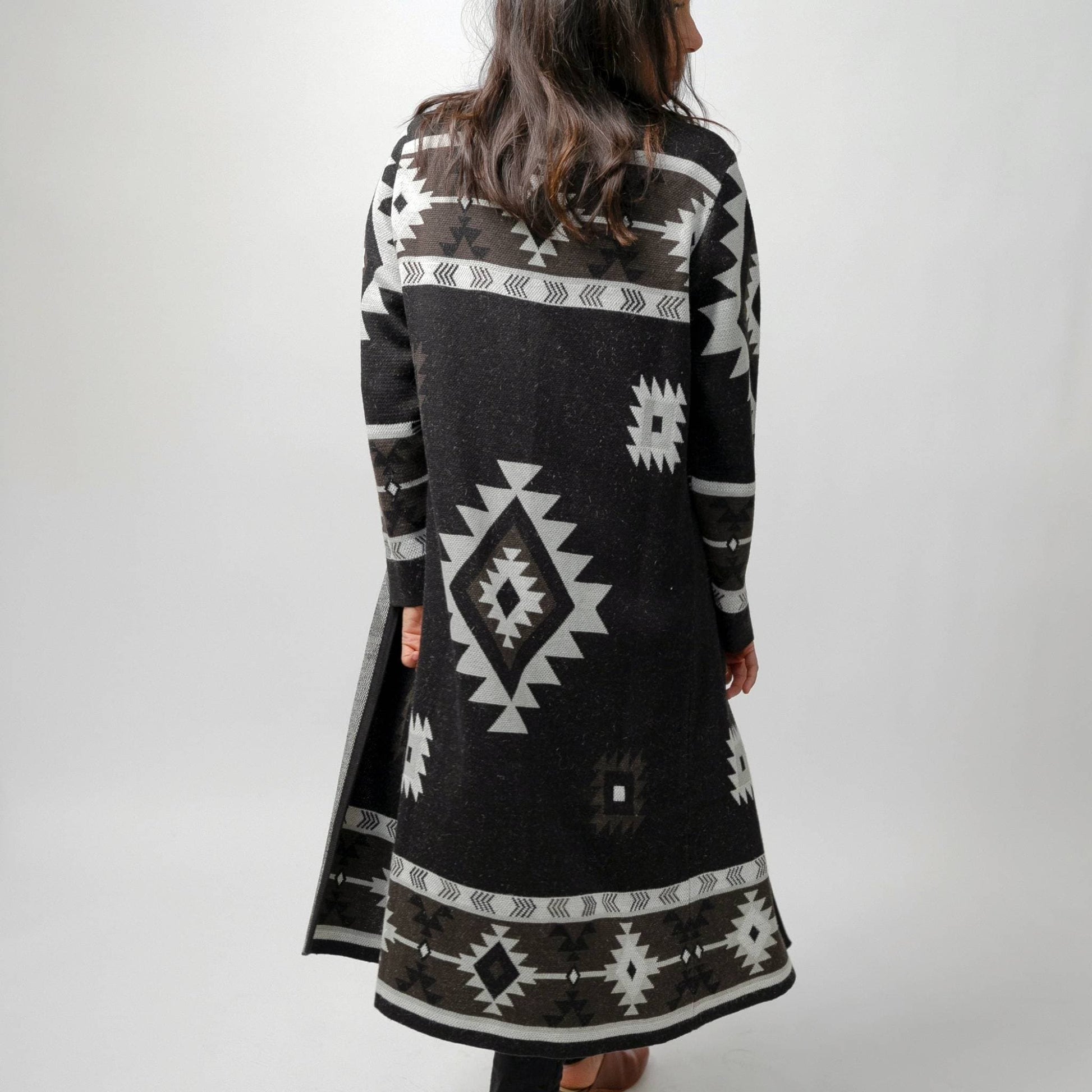 POKOLOKO Long Jacquard Sweater #color_black-jacquard