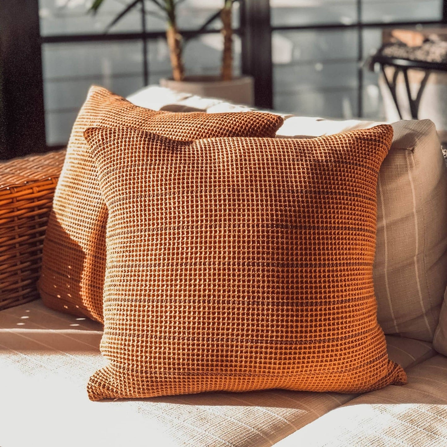 POKOLOKO Arda Pillow #color_honey-brown-black
