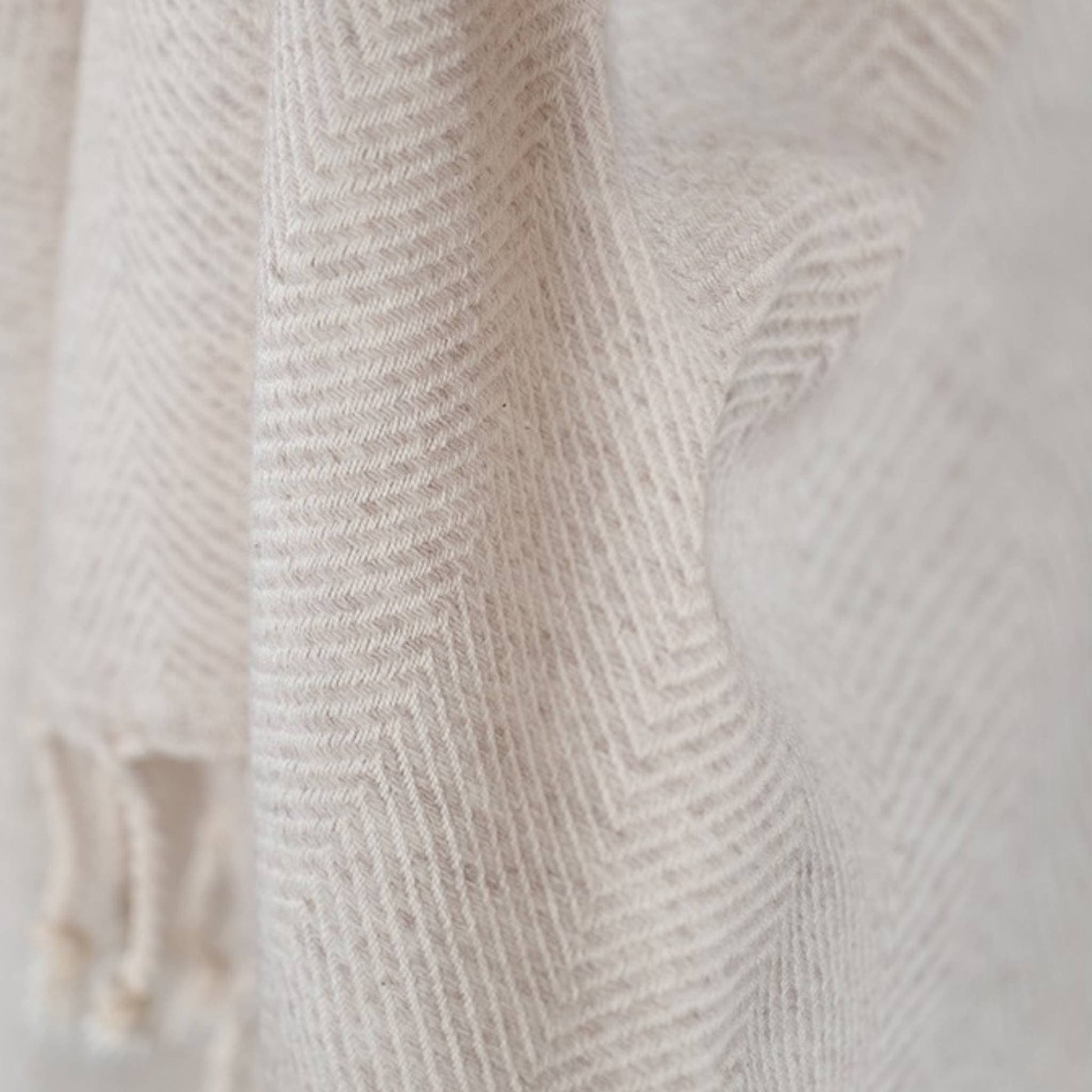 POKOLOKO Sophia Lambswool Throw Blanket #color_london-sophia