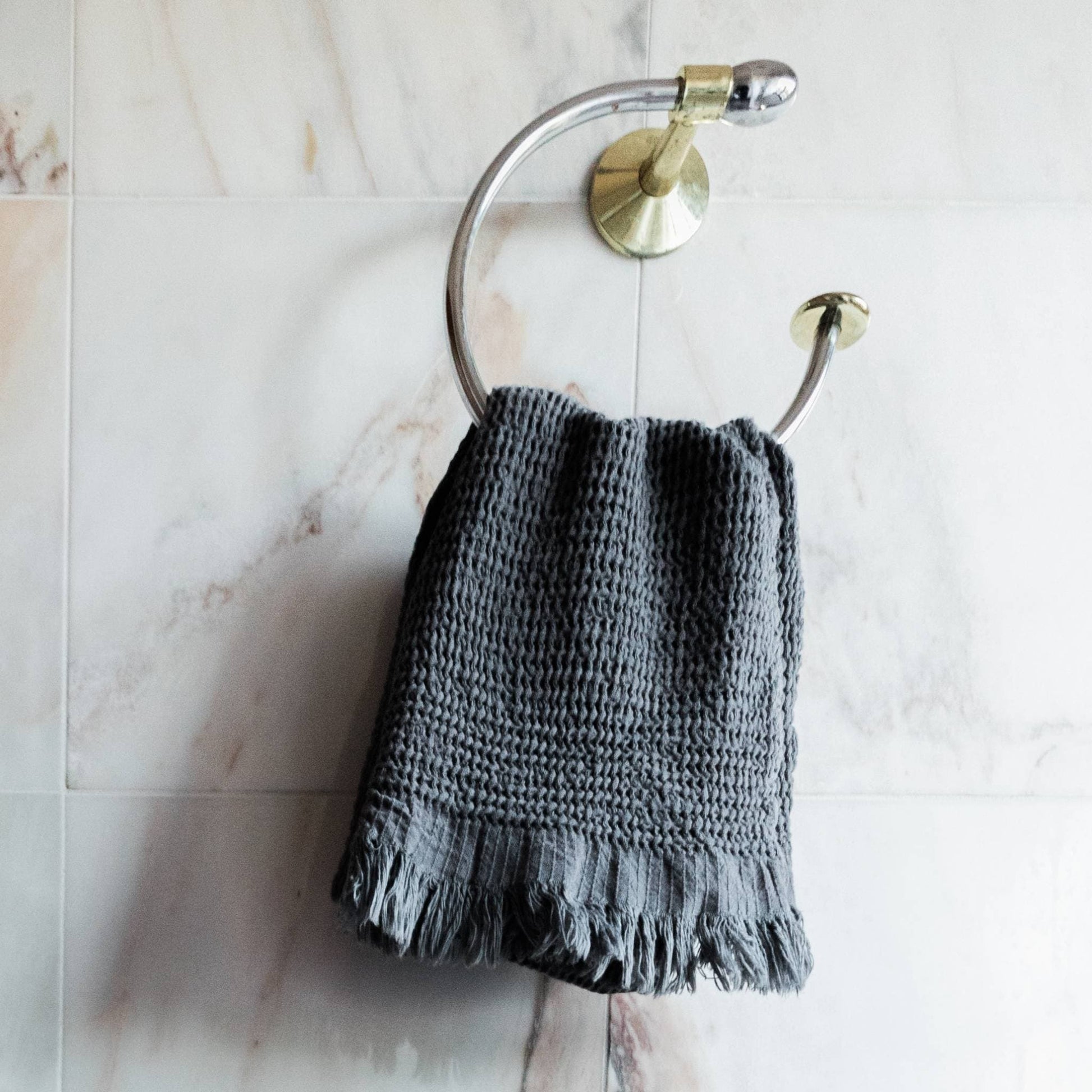 POKOLOKO Wave Hand Towel #color_charcoal-wave