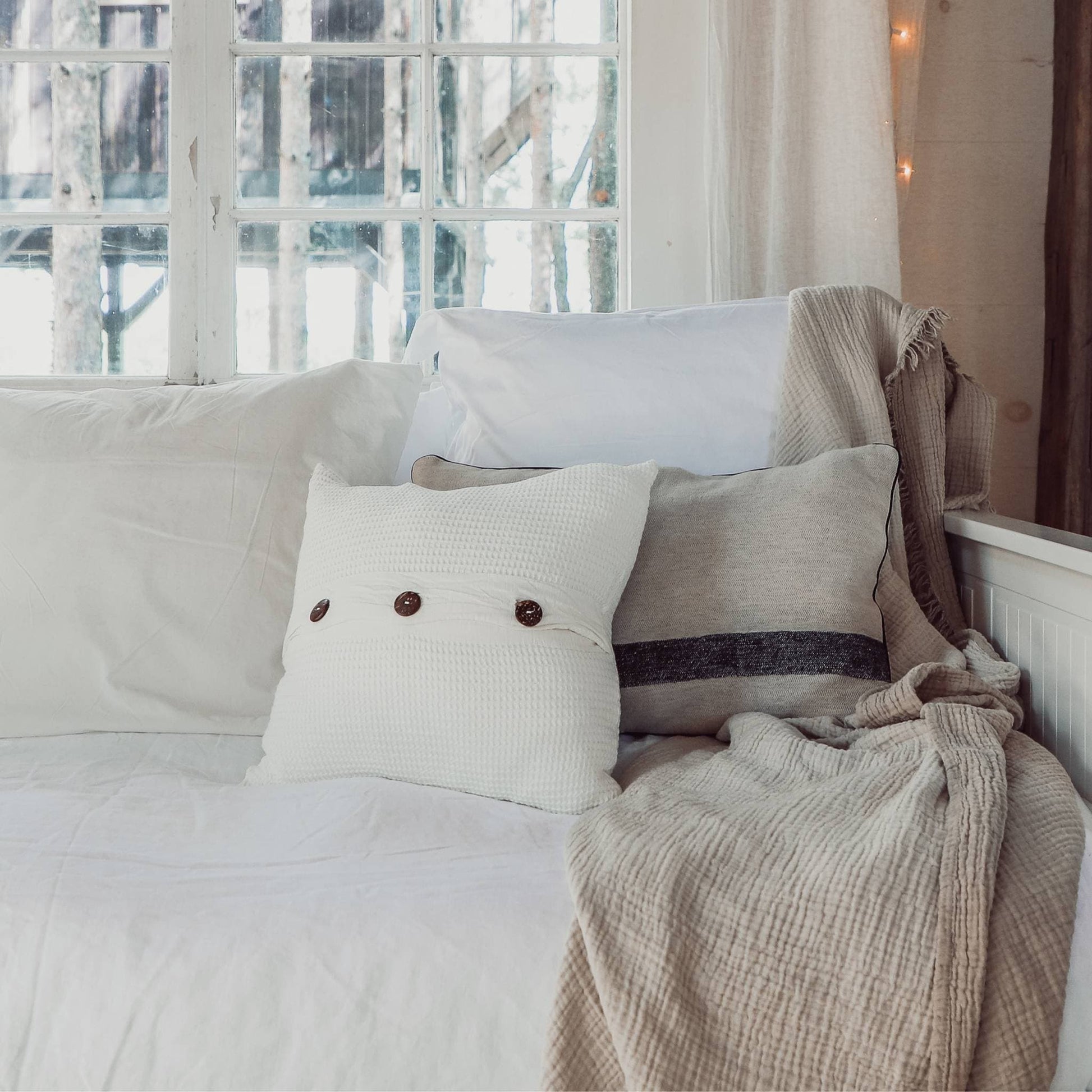 POKOLOKO Wave Pillow #color_lily-white-pillow