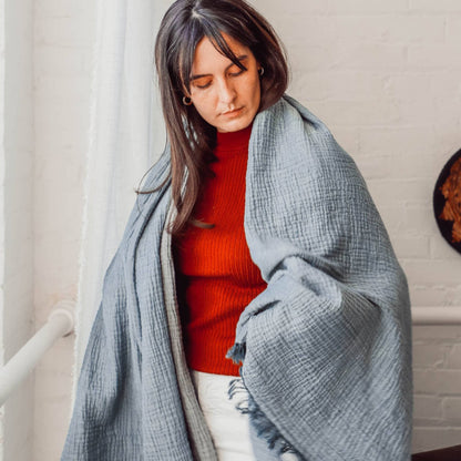 POKOLOKO Solid Crinkle Throw #color_reef-blue-grey