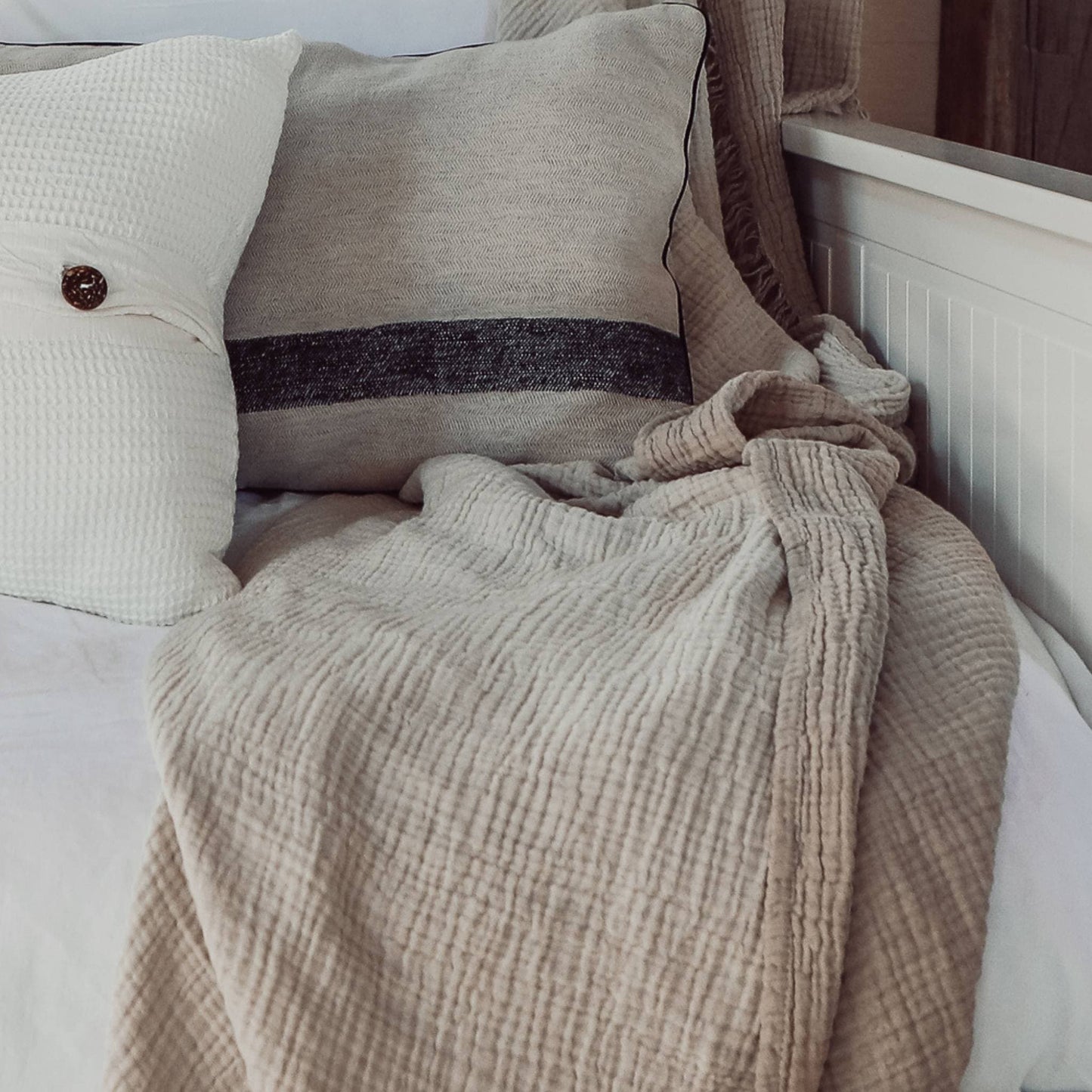 POKOLOKO Solid Crinkle Throw #color_fawn-beige-crinkle