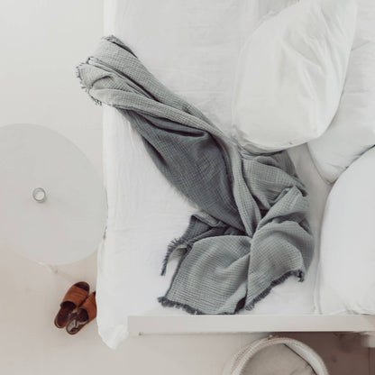 POKOLOKO Solid Crinkle Throw #color_charcoal-grey-crinkle