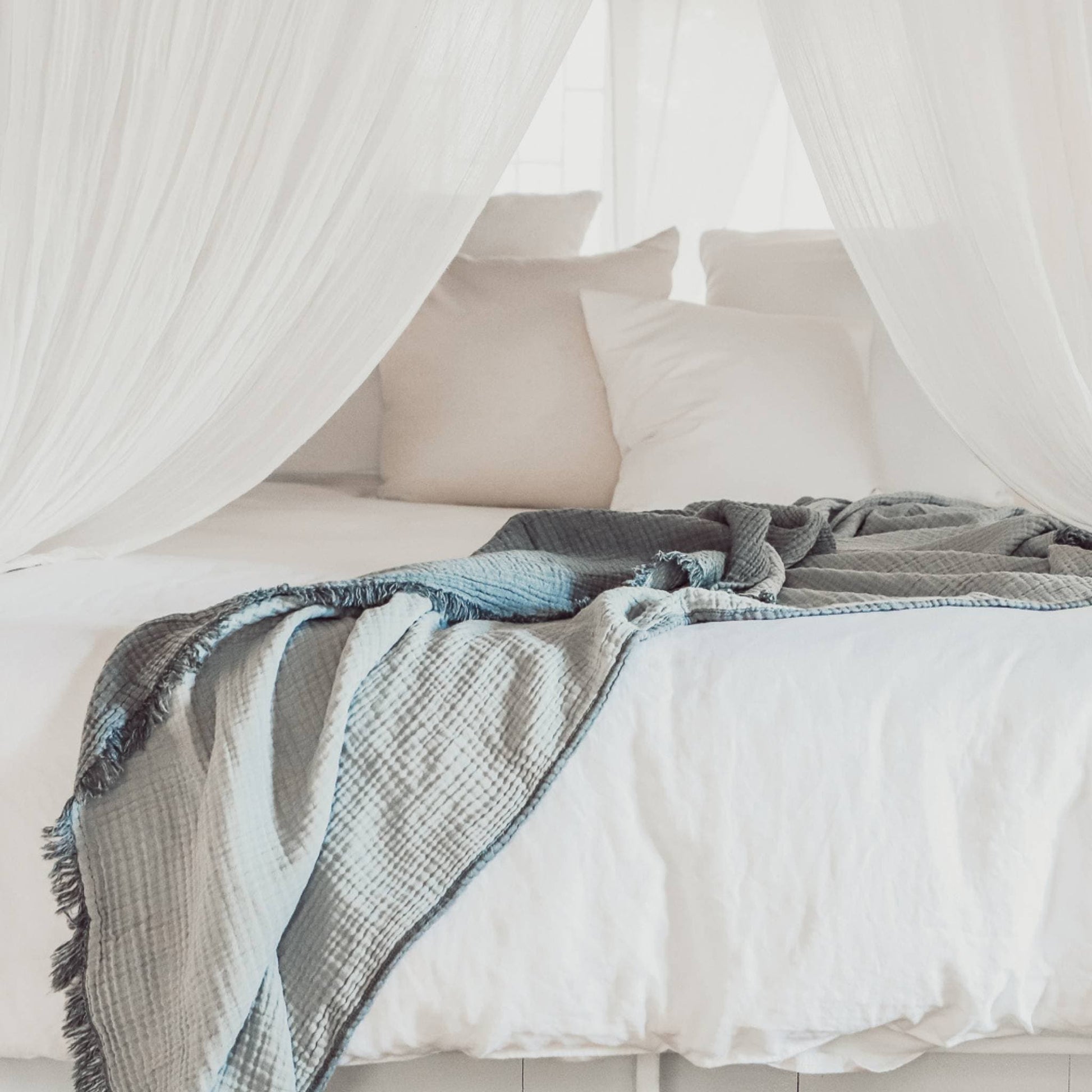POKOLOKO Solid Crinkle Throw #color_charcoal-grey-crinkle