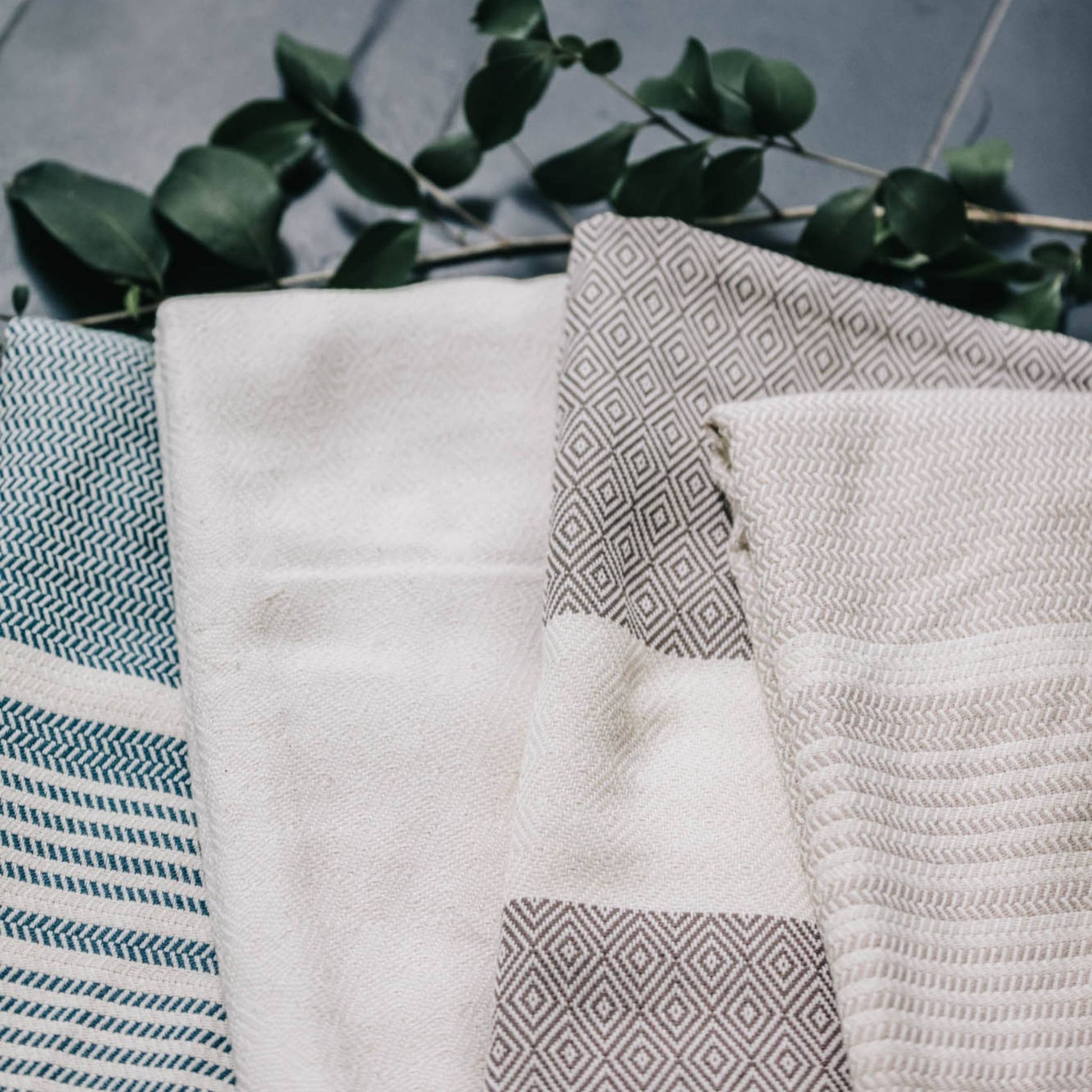 POKOLOKO Diamond Hand Towel #color_slate-diamond