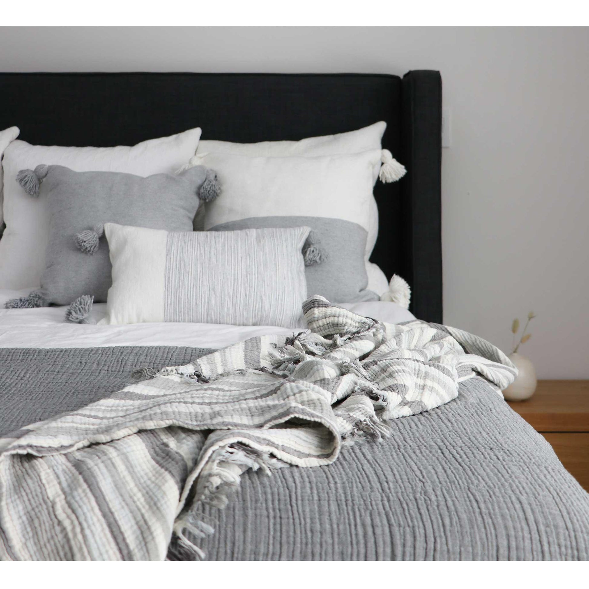 POKOLOKO Crinkle Striped Throw #color_striped-dala